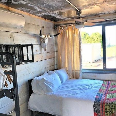 Flophouze Shipping Container Hotel - Houze 5 Round Top Exteriör bild
